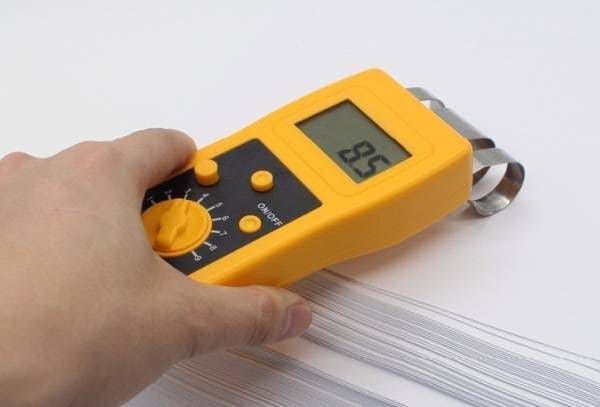 Ảnh hưởng từ độ ẩm của giấy và không gian sử dụng