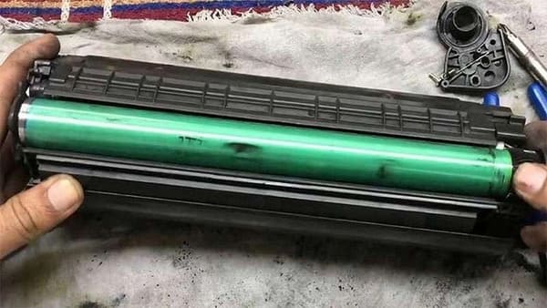 Trống máy in xuống cấp do bị mài mòn
