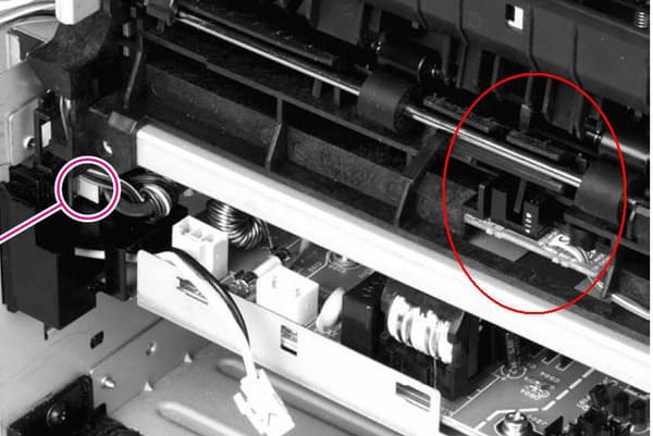 Tích tụ bụi bẩn trong hộp mực làm ảnh hưởng bản in