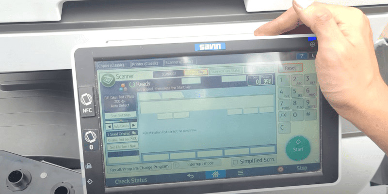 Bật máy và khởi động lại máy photocopy