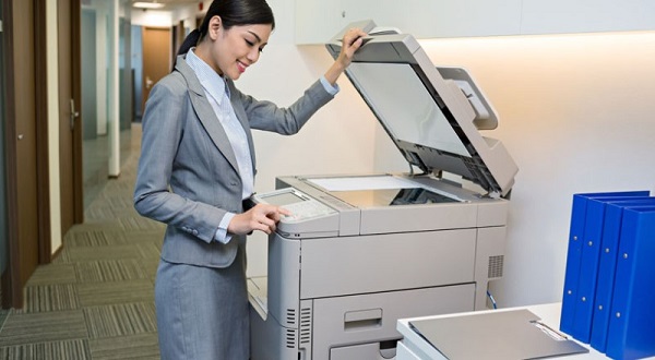 Máy photocopy bị đen mép giấy do hỏng gạt mực