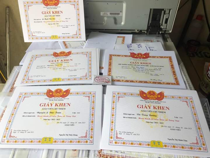 Kiểm tra khay giấy, tránh kẹt giấy khi chạy số lượng lớn